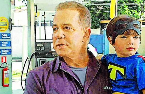 A história do pai (Luís Fernando Guimarães, improvável como manobrista de estacionamento) ausente que reencontra o filho (Gabriel Palhares) é manjada ( Divulgação)