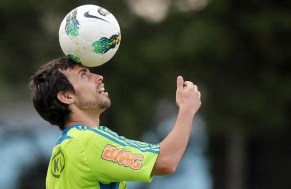 Valdivia sofre nova lesão durante treinamento no Palmeiras (Divulgação)
