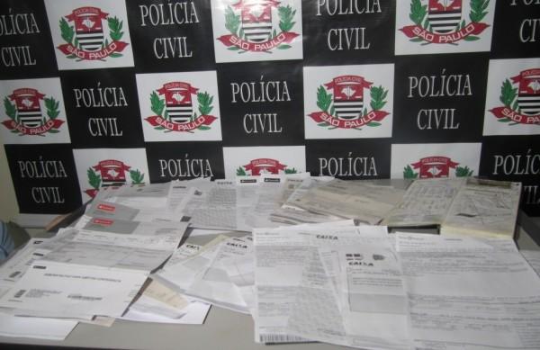 Contas em aberto encontradas na loja do golpista foram apreendidas (Carolina Bataier)