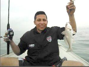 Buscas pelo pescador Bruno Oliveira dos Santos foram retomadas nesta segunda pelo Corpo de Bombeiros (Reprodução/ Facebook)
