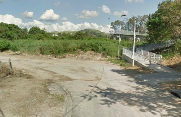 Menor foi visto em terreno baldio depois do assalto (Reprodução)