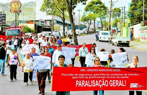 Servidores do centro de saúde do Jardim Aeroporto saem em passeata: atendimento foi suspenso ontem  ( Carlos Sousa Ramos/AAN)