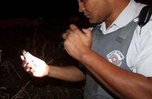 Assaltante esqueceu celular em carro roubado ( Divulgação)