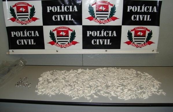 Cocaína e maconha que foram apreendidas na casa do varejo (Divulgação)