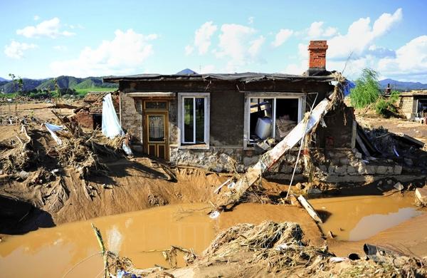 Casas chinesas ficaram destruídas após passagem de tempestade (France Press)