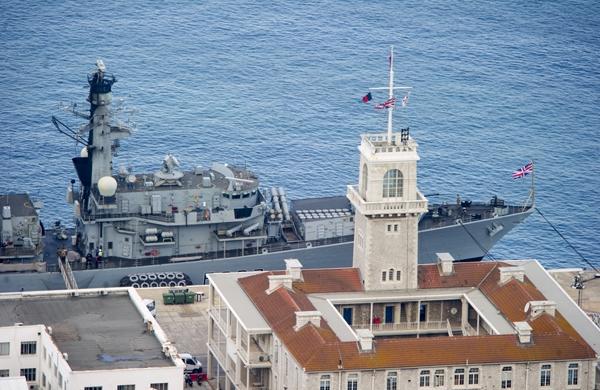 Fragata HMS Westminster atracada em porto de Gibraltar leva tensão à região (France Press)