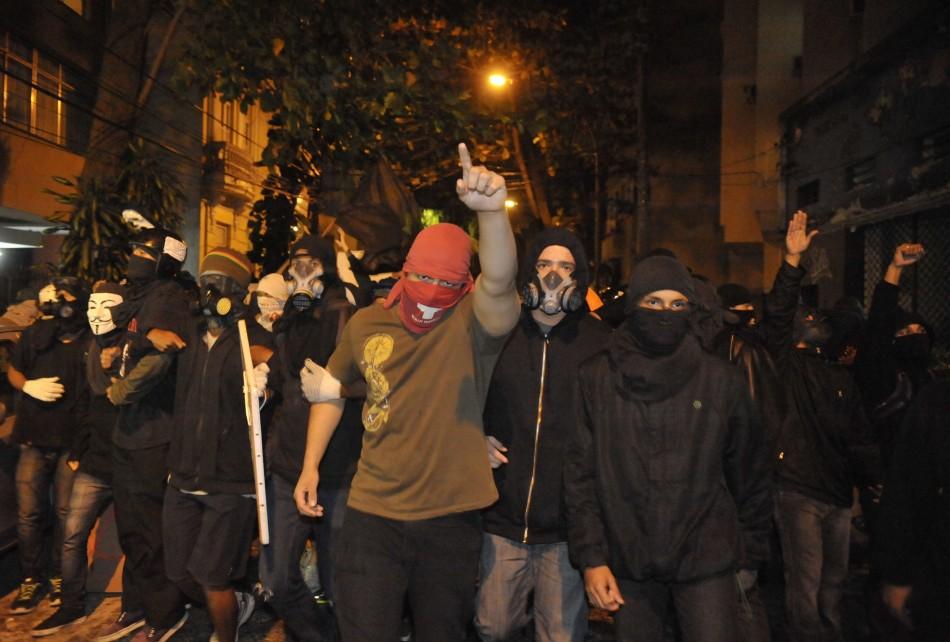 Manifestantes foram ao local e encontraram policiais do Batalhão de Choque em frente ao local (Agência Brasil)