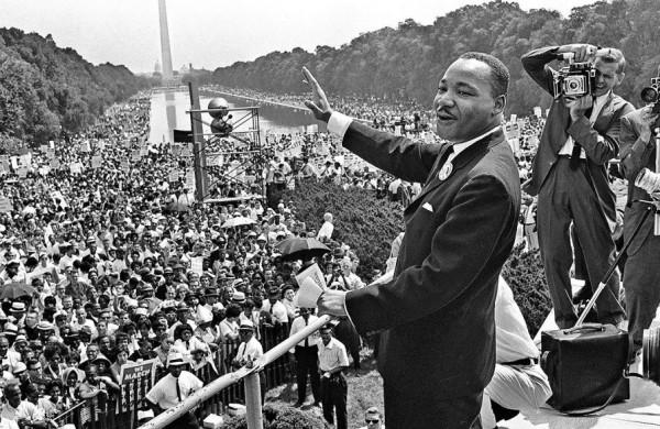 Martin Luther King discursa para a multidão na Marcha de Washington por Empregos e Liberdade em 28 de agosto de 1963: "Eu tenho um sonho"r
 ( Cedoc/RAC)