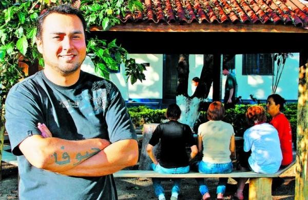 O assistente social Wendel Okino Lourenço, que se tratou na entidade e há três anos trabalha como educador na Comunidade Terapêutica Feminina do instituto: dedicação ( Janaína Maciel/Especial a AAN )