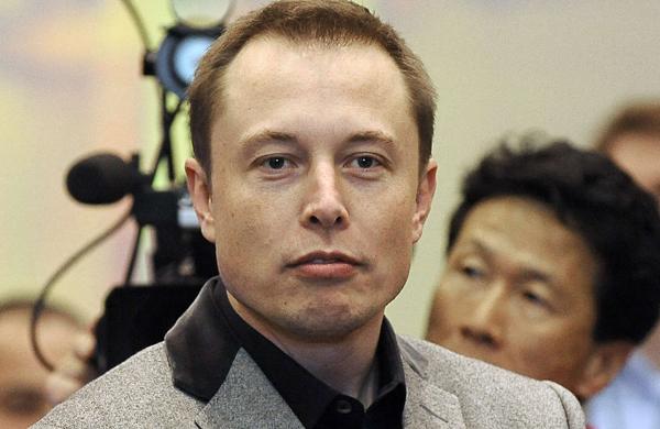 Musk dirige a fabricante de carros elétricos Tesla Motors e a empresa privada de exploração espacial SpaceX (France Press)