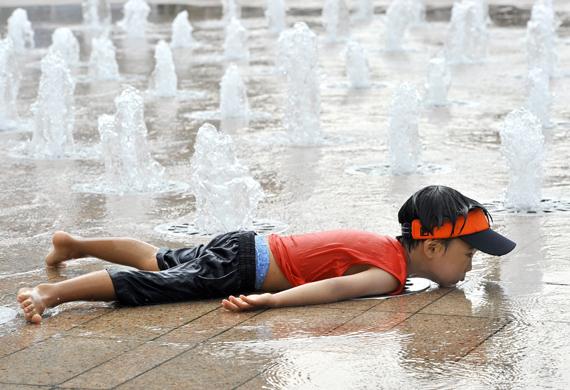 O recorde de temperatura no Japão foi registrado às 13h42 locais (01h42 de Brasília) em Shimanto (France Press)