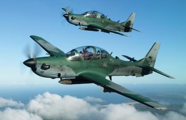  A aeronave, um Super Tucano A-29, caiu às 9h10 próximo à pista ( Divulgação)