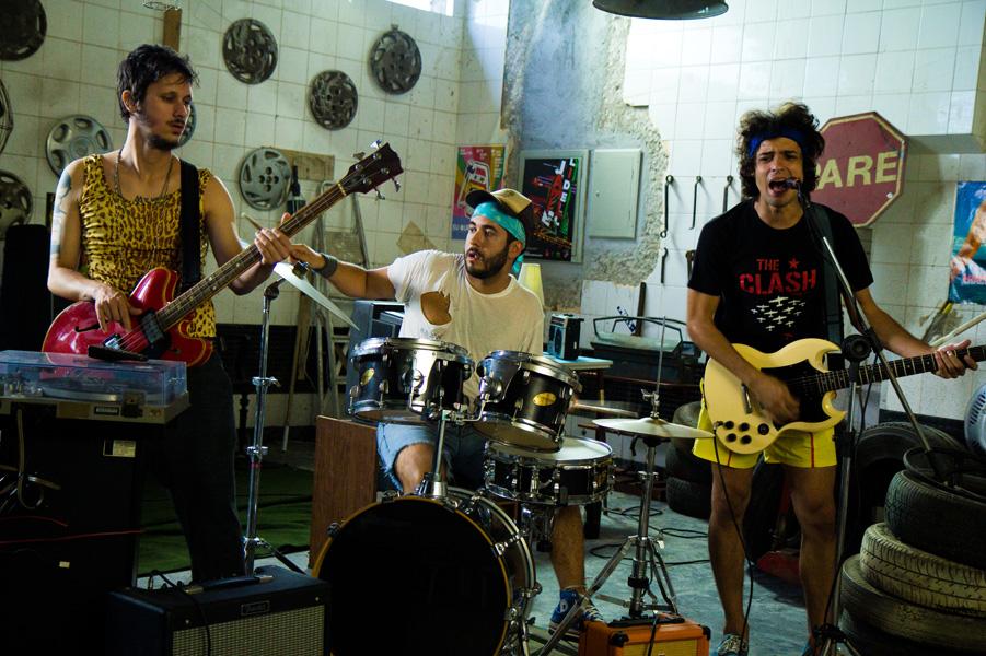 Overdose é uma série cômica sobre uma banda de rock de garagem ( Divulgação)