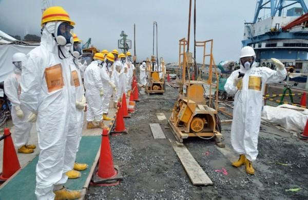 A companhia indicou ter bombeado um total de 13 toneladas de água subterrânea contaminada entre as 14h00 (02h00 de Brasília) e as 20h00 de sexta-feira (France Press)