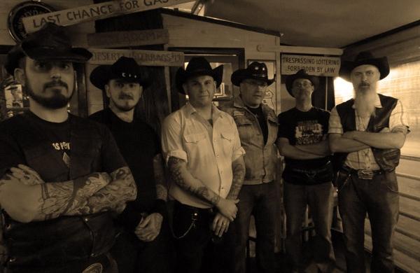 A banda curitibana Hillbilly Rawhide é especialista no country rock alternativo (Divulgação)