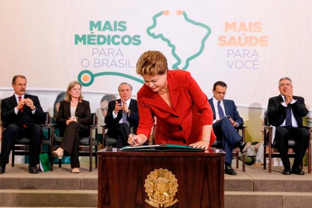 A intenção é que a PEC se some às iniciativas já tomadas para tentar garantir a melhoria do atendimento à saúde com o Mais Médicos ( Cedoc/RAC)