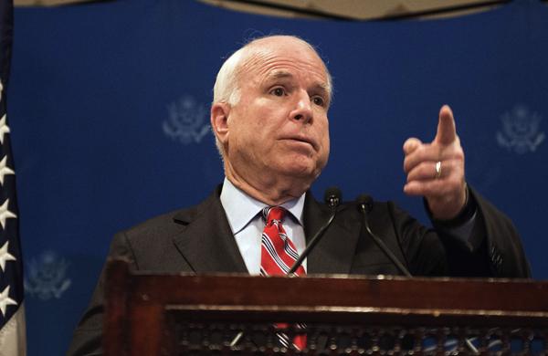 A porta-voz se recusou a comentar as declarações feitas na véspera pelo senador americano John McCain (foto), que qualificou a destituição de Mursi de um 'golpe de Estado' (France Press)