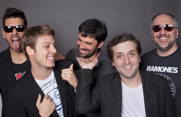 Porta dos Fundos reúne 37 textos criados pelos fundadores (Antonio Pedro Tabet, Fábio Porchat, Gabriel Esteves, Gregório Duvivier, Ian SBF e João Vicente de Castro) ( Divulgação)