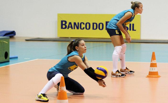 A líbero Camila Brait disse que o Brasil tomar o maior cuidado possível nos jogos contra Porto Rico, República Dominicana e Bulgária ( Alexandre Arruda/CBV)