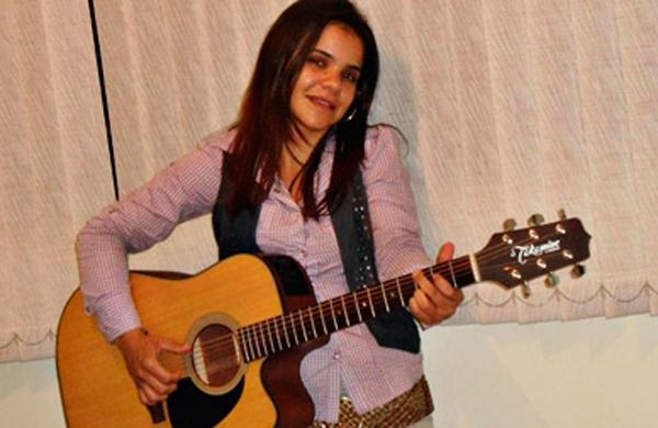 Atualmente, Paula faz shows com repertório baseado em grandes sucessos da MPB ( Divulgação)