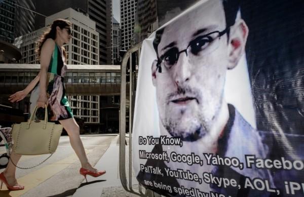Snowden não violou a lei russa, não cruzou a fronteira, está na zona de trânsito do aeroporto e pode voar para onde quiser, diz governo russo  (France Press)