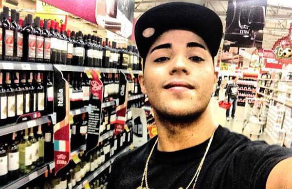 O funkeiro Daniel Pellegrini, o MC Daleste, de 20 anos, morto no palco (Reprodução)