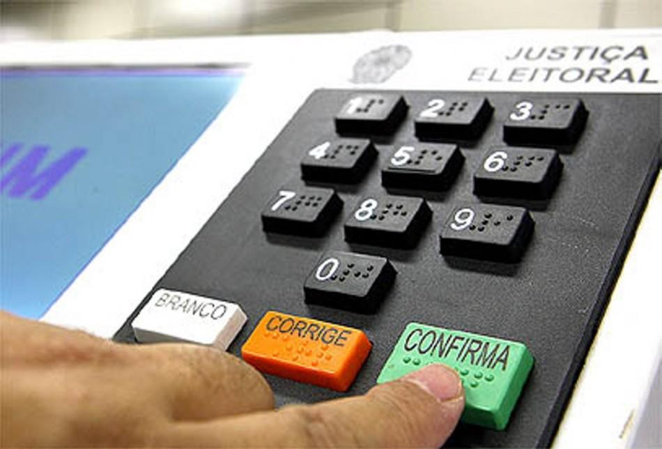 Eles não podem votar nem ser votados, estão impedidos de filiar-se a partido, exercer cargo público e atuar como diretor ou redator chefe de jornal ou periódico ( Cedoc/RAC)