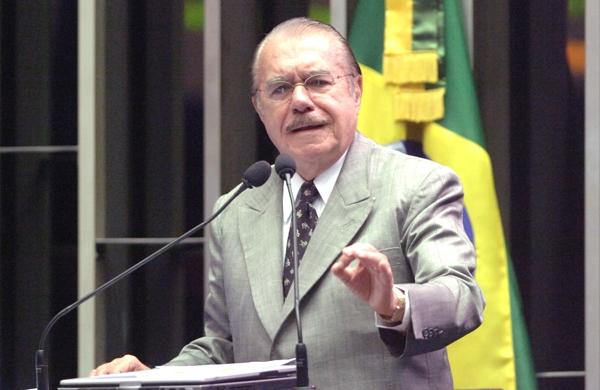 Senador começou a se sentir mal no último domingo em São Luís (MA), após sentir febre e calafrios (Agência Senado )
