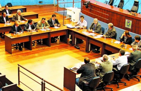 Audiência realizada na Câmara com representantes das empresas, trabalhadores e polícia: vereadores vão encaminhar moção à Justiça (Janaína Maciel/Especial para a AAN)