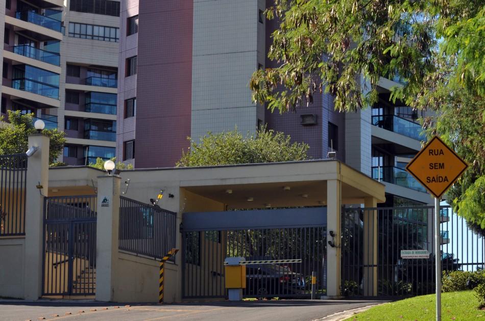 Bandidos escalaram um prédio e invadiram o apartamento de delegado do Deic, no Jardim Notre Dame, em Campinas ( Dominique Torquato/AAN)