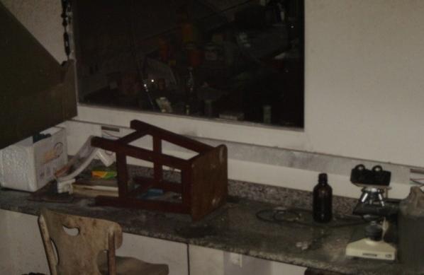 Incêndio tomou conta de todo o laboratório no Departamento de Patologia (Luís Augusto/AAN)