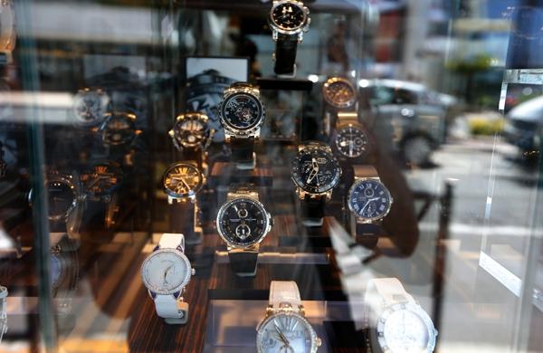 Dupla de assaltantes levou mais de 40 relógios de joalheira de luxxo em Cannes (France Press)