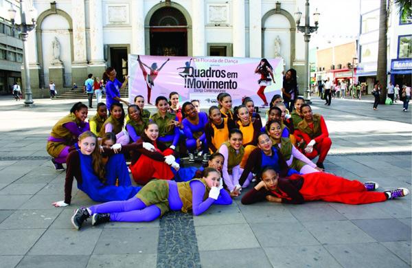 A Cia Florada de Dança, formado por meninas atendidas pela ONG Grupo Primavera (Divulgação)