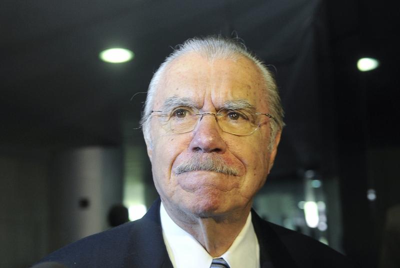 Sarney apresentava febre e calafrios quando chegou ao hospital, por volta de 0h30 de domingo (Agência Brasil)