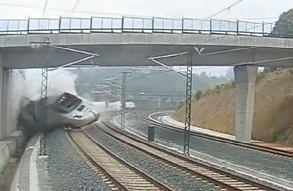  A Espanha decretou três dias de luto oficial pelo acidente de trem ocorrido na quarta-feira em Santiago de Compostela, quando morreram 80 pessoas (Reprodução)