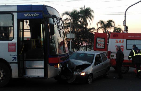 O acidente no cruzamento da via expressa Waldemar Paschoal aconteceu por volta das 6h30. (Paulo Campos/AAN)