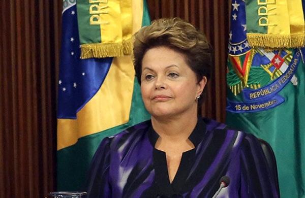 Dilma desiste de Constituinte após reunião com OAB (Agência Brasil)