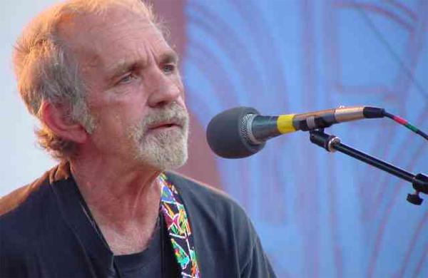 Cale compôs músicas por mais de 50 anos, entre elas os hits de Clapton 'After Midnight' e 'Cocaine', nos anos 1970 ( Cedoc/RAC)