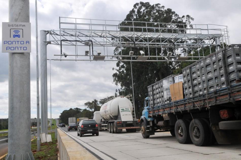 Portal do Sistema Ponto a Ponto instalado no Km 147 da Rodovia Governador Adhemar Pereira de Barros (César Rodrigues/AAN)