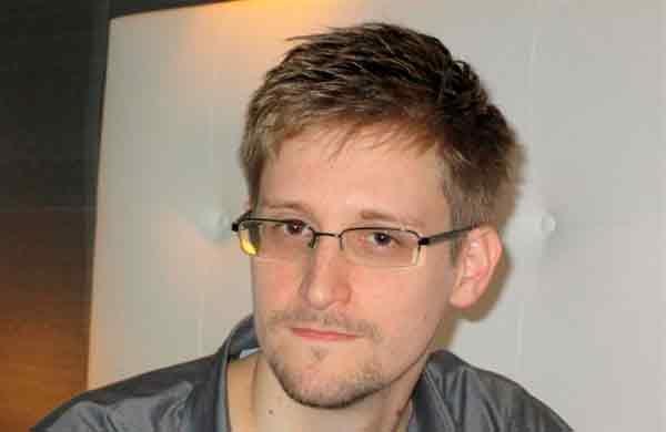 Americano se refugiou na China, depois de ter vazado a informação de grampo aos jornais The Guardian e Washington Post (Reprodução)