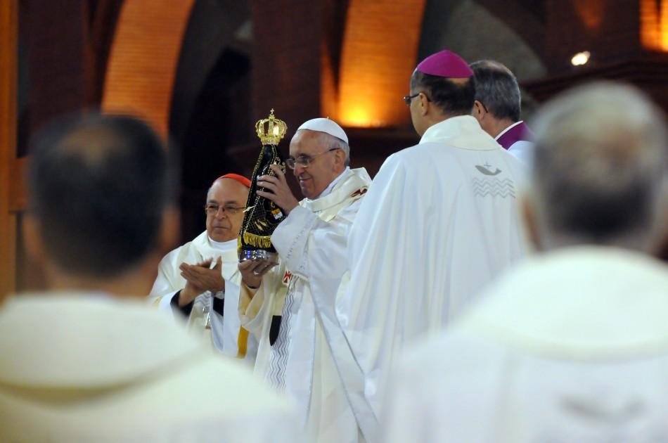 Carisma de Papa Francisco cativa Aparecida ( Dominique Torquato/AAN)