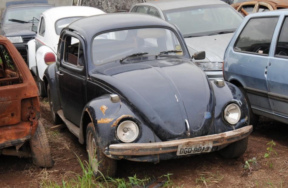 Fusca usado por quadrilha na fuga foi apreendido pela polícia (Antonio Trivelin/AAN)
