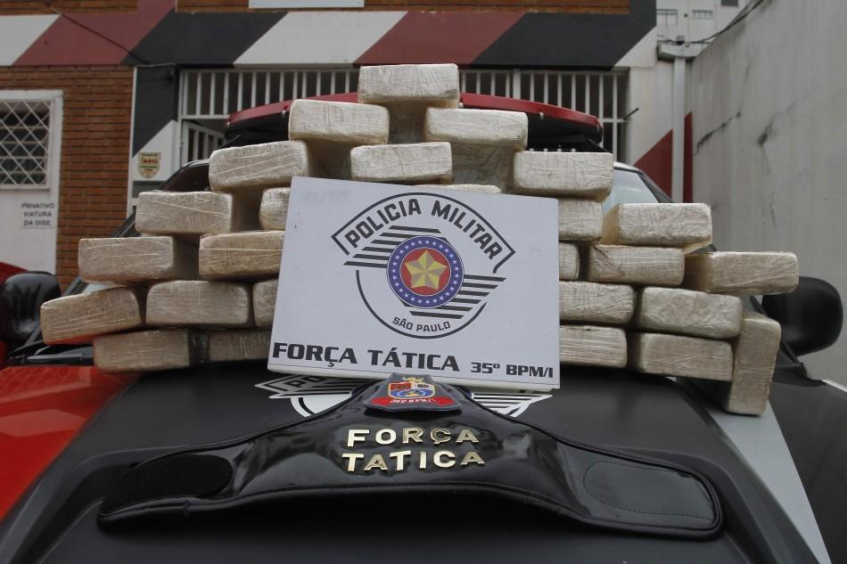 Droga apreendida poderia render até 300kg de cocaína e foi avaliada em R$300mil ( Gustavo Tilio/Especial para a AAN)