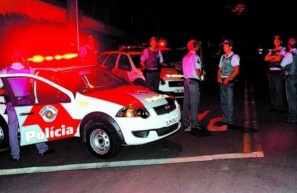 Polícia cerca casa de empresário morto após roubo no Jardim Palmeiras, em fevereiro deste ano: mais de um caso por mês em Campinas ( Cedoc/RAC)