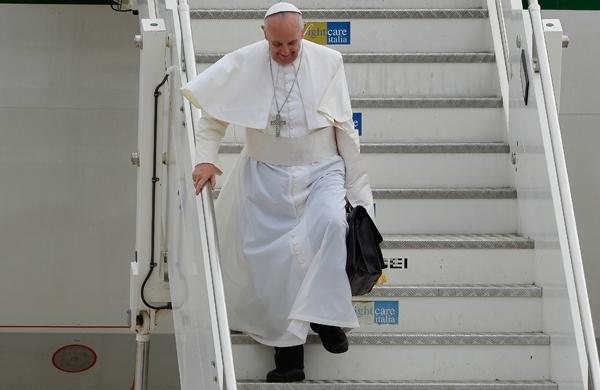 Papa Francisco desembarca em Roma após viagem ao Brasil (France Press)