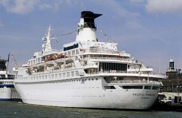 Navio da famosa série "The Love Boat" sofreu um acidente e teve a sala das máquinas inundada ( Divulgação)