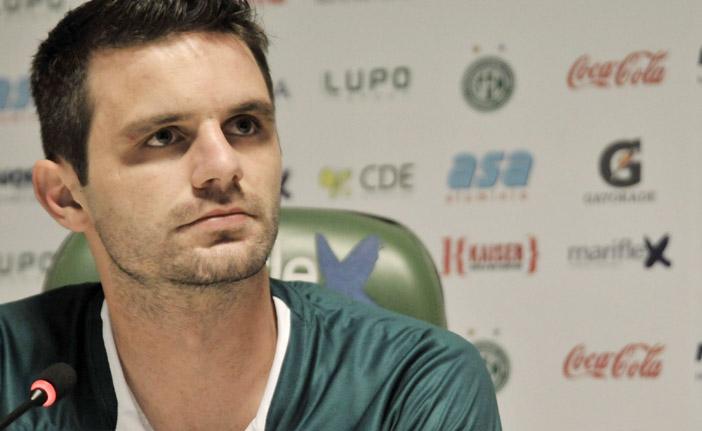 O lateral-esquerdo Rodolfo Testoni foi apresentado nesta terça-feira (28/05) no Brinco de Ouro ( Leandro Ferreira/AAN)