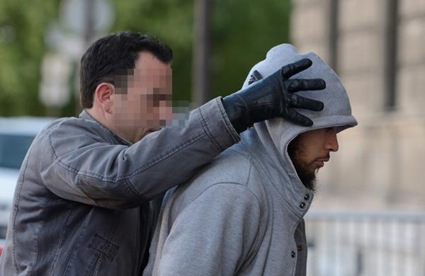 Homem foi detido na França após agredir um militar por motivos religiosos (France Press)