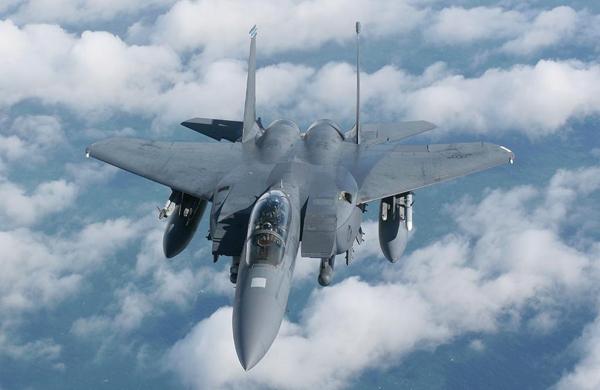Modelo da aeronave que caiu no mar do Japão, o Caça F-15 é de grande poderio bélico (Divulgação)
