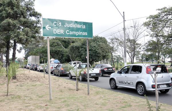 Placa indica acesso à Cidade Judiciária: congestionamentos (Leandro Ferreira/AAN)